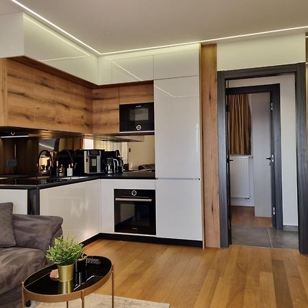 Апартаменты Osijek Luxury Center - Self Check In, Free Private Parking, Ulica Ivana Gundulica 82 Экстерьер фото