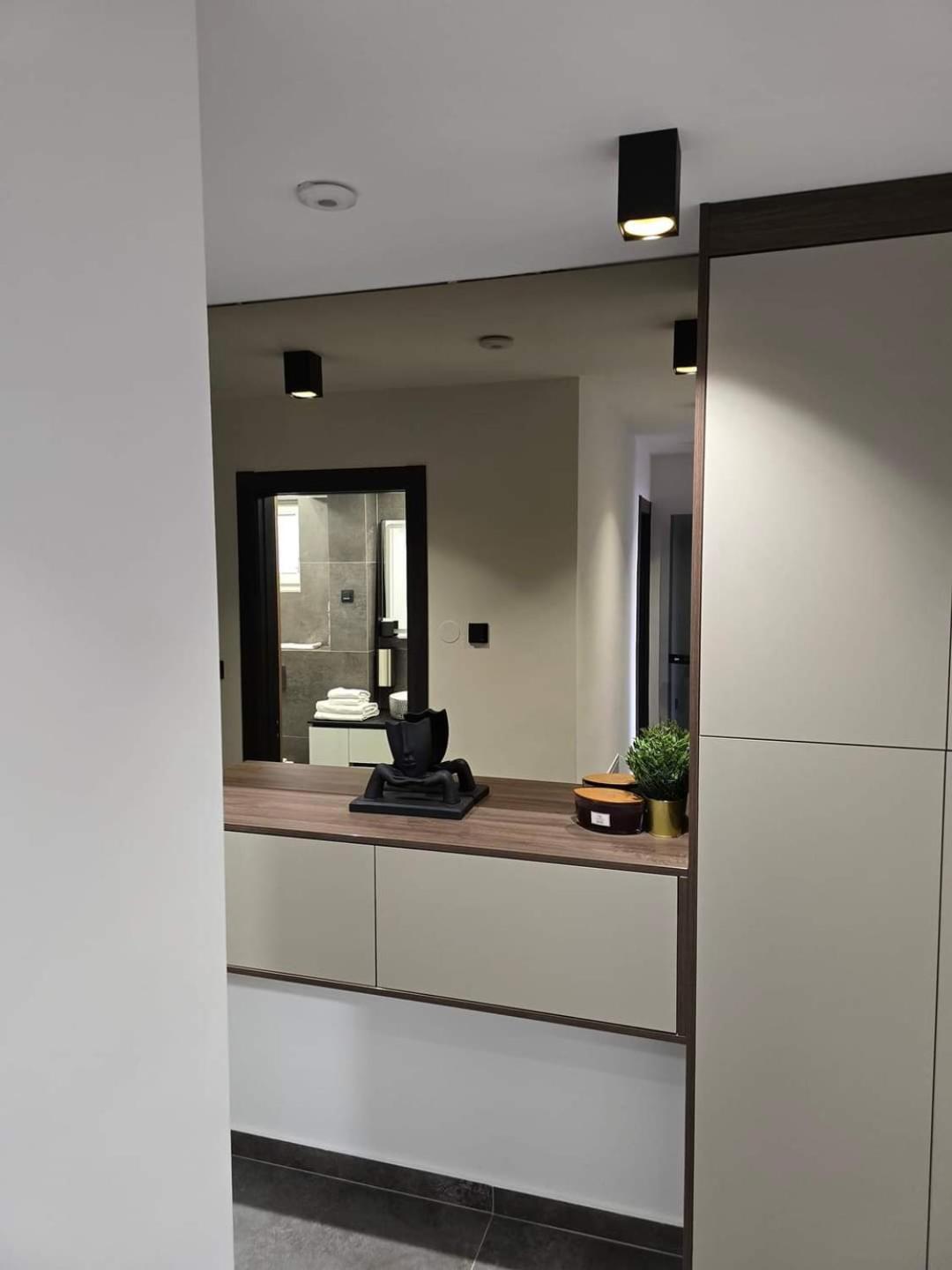 Апартаменты Osijek Luxury Center - Self Check In, Free Private Parking, Ulica Ivana Gundulica 82 Экстерьер фото